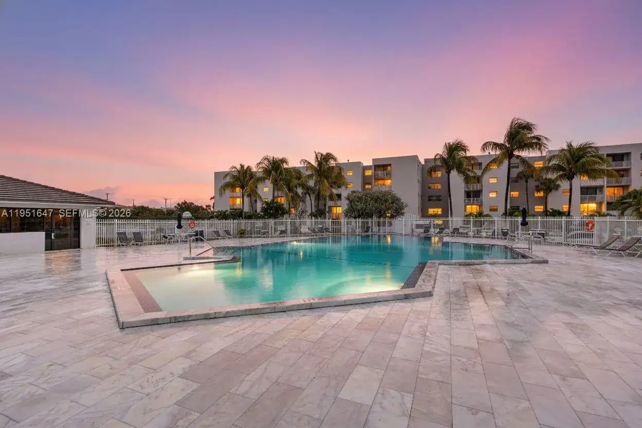 8145 NW 7th St # 315, Miami FL 33126 photo 4