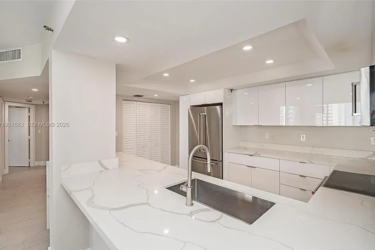 520 Brickell Key Dr # A1010, Miami FL 33131