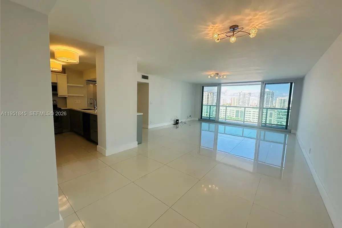 100 Bayview Dr # 1528, Sunny Isles Beach FL 33160