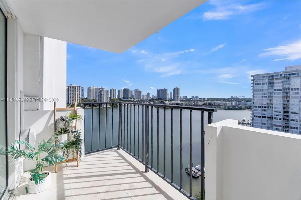 2780 NE 183rd St, Aventura FL 33160