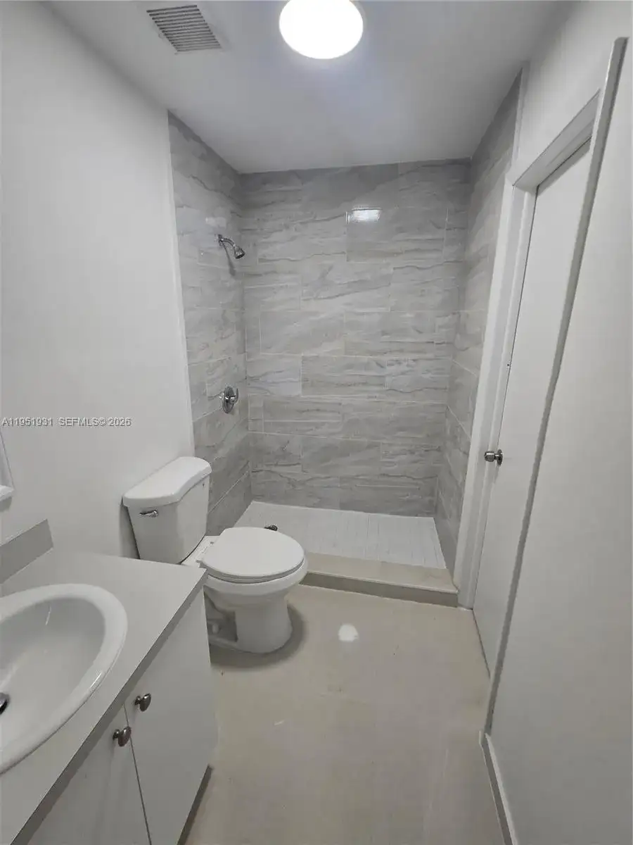 6151 W 24th Ave # 210, Hialeah FL 33016 photo 3