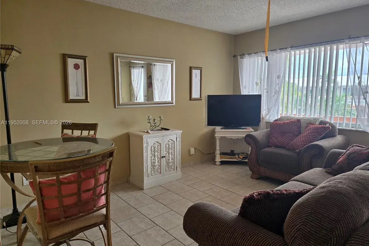 900 SW 11th Ave # 12A, Hallandale Beach FL 33009