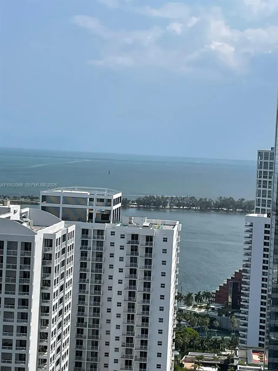 1 bedroom 1 bath Residential for sale at 1200 Brickell Bay Dr # 3921, Miami FL 33131