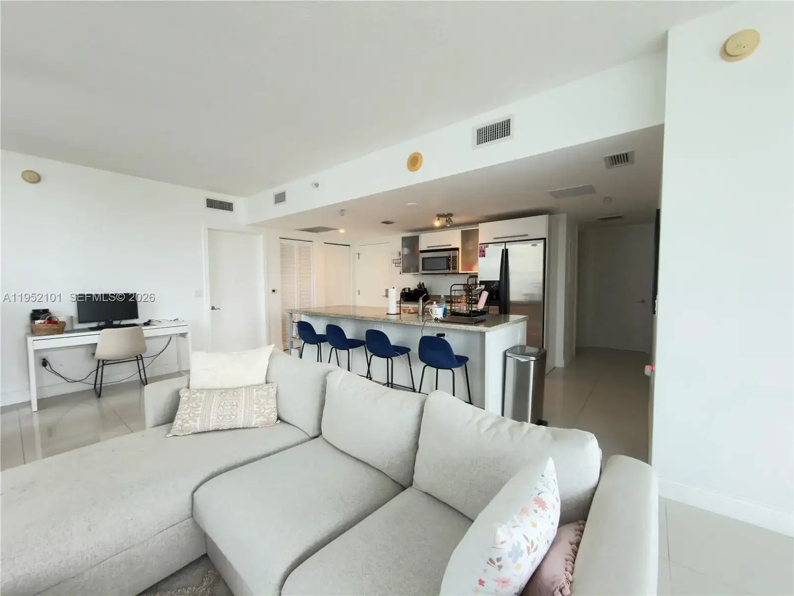 185 SW 7th St # 2711, Miami FL 33130 photo 3