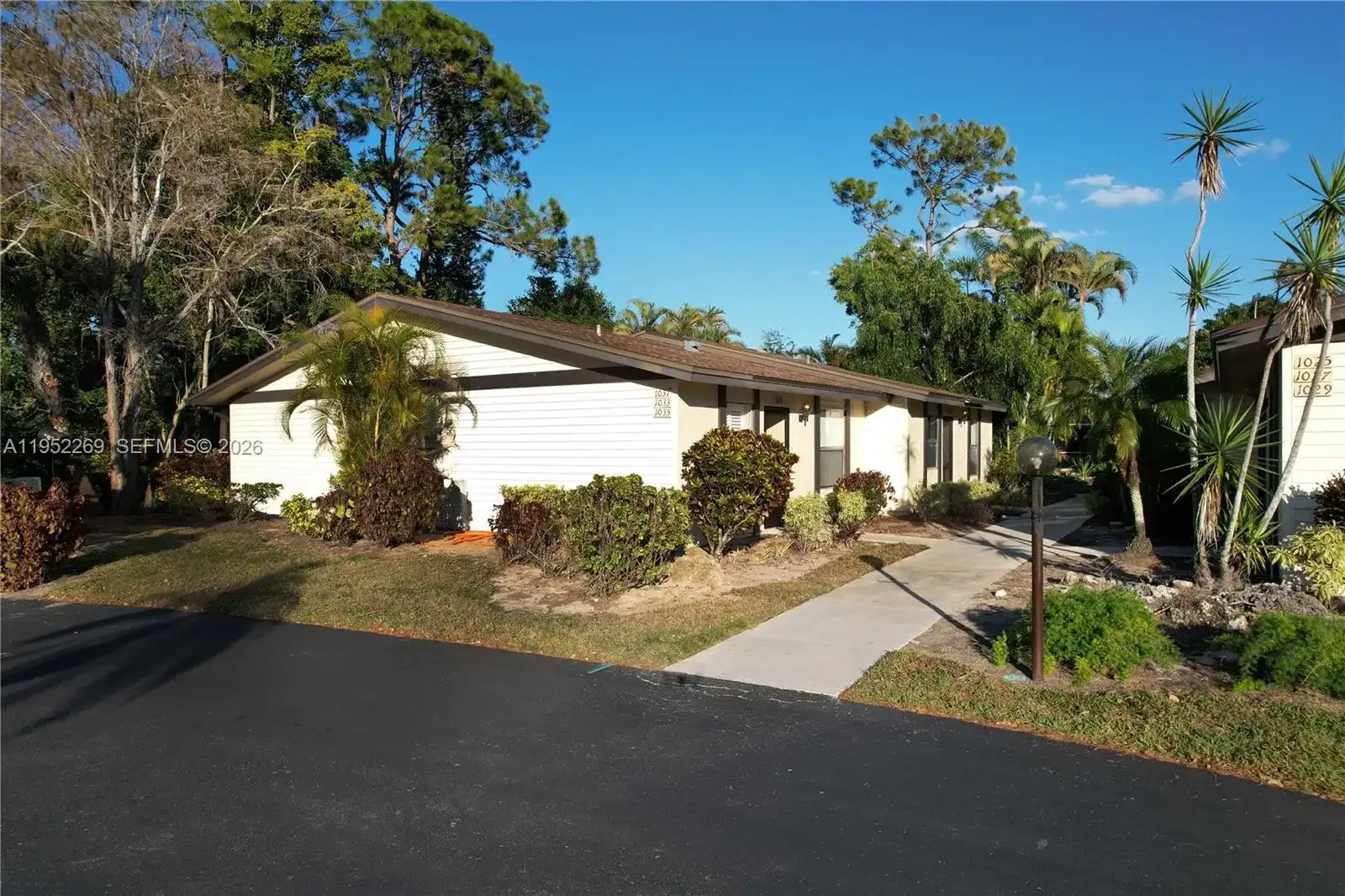 1031 pine isle ln # 1031, Naples FL 34112
