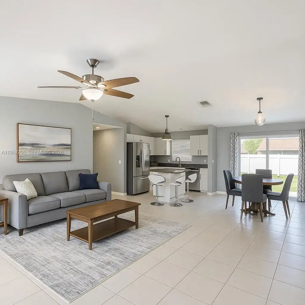 118 NE 9TH CT, Cape Coral FL 33909 photo 2