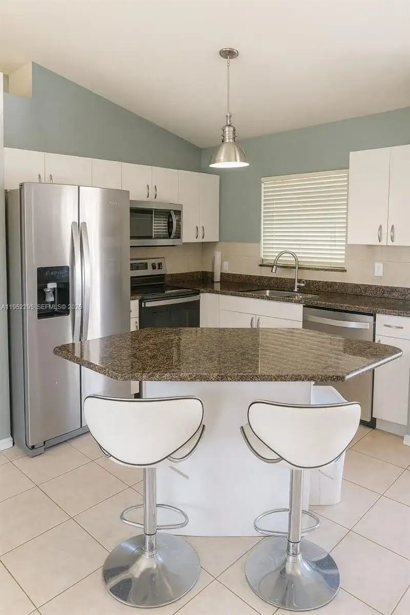 118 NE 9TH CT, Cape Coral FL 33909 photo 3