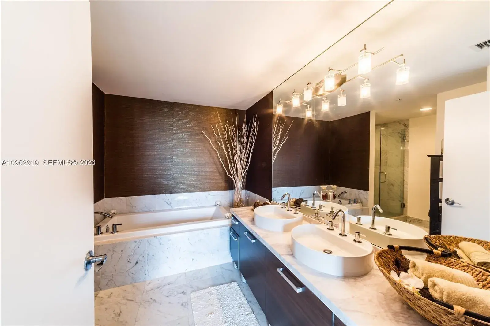 244 Biscayne Blvd # 4407, Miami FL 33132
