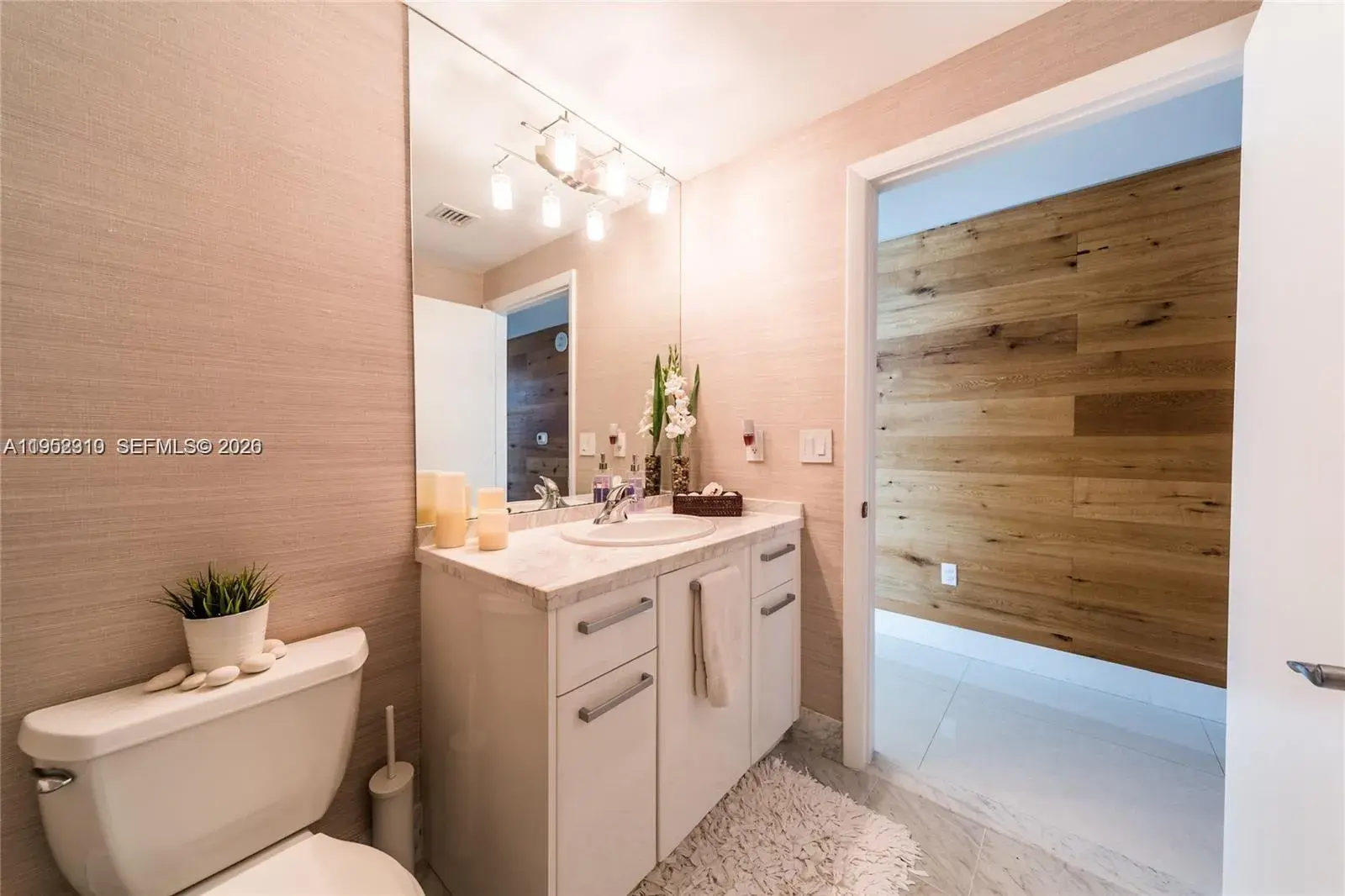 244 Biscayne Blvd # 4407, Miami FL 33132