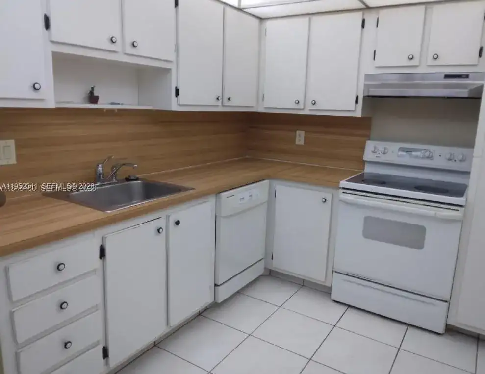 1300 Saint Charles Pl, Pembroke Pines FL 33026 photo 3