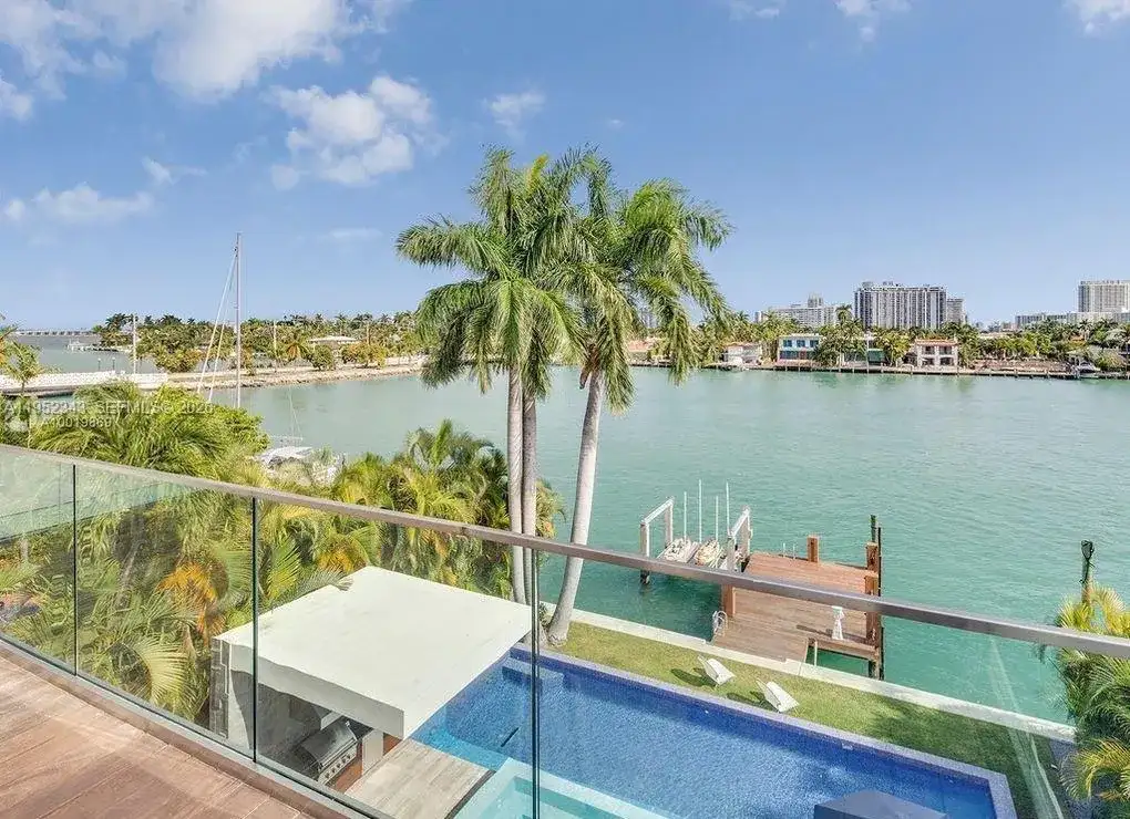 321 E Dilido Dr, Miami Beach FL 33139 photo 2