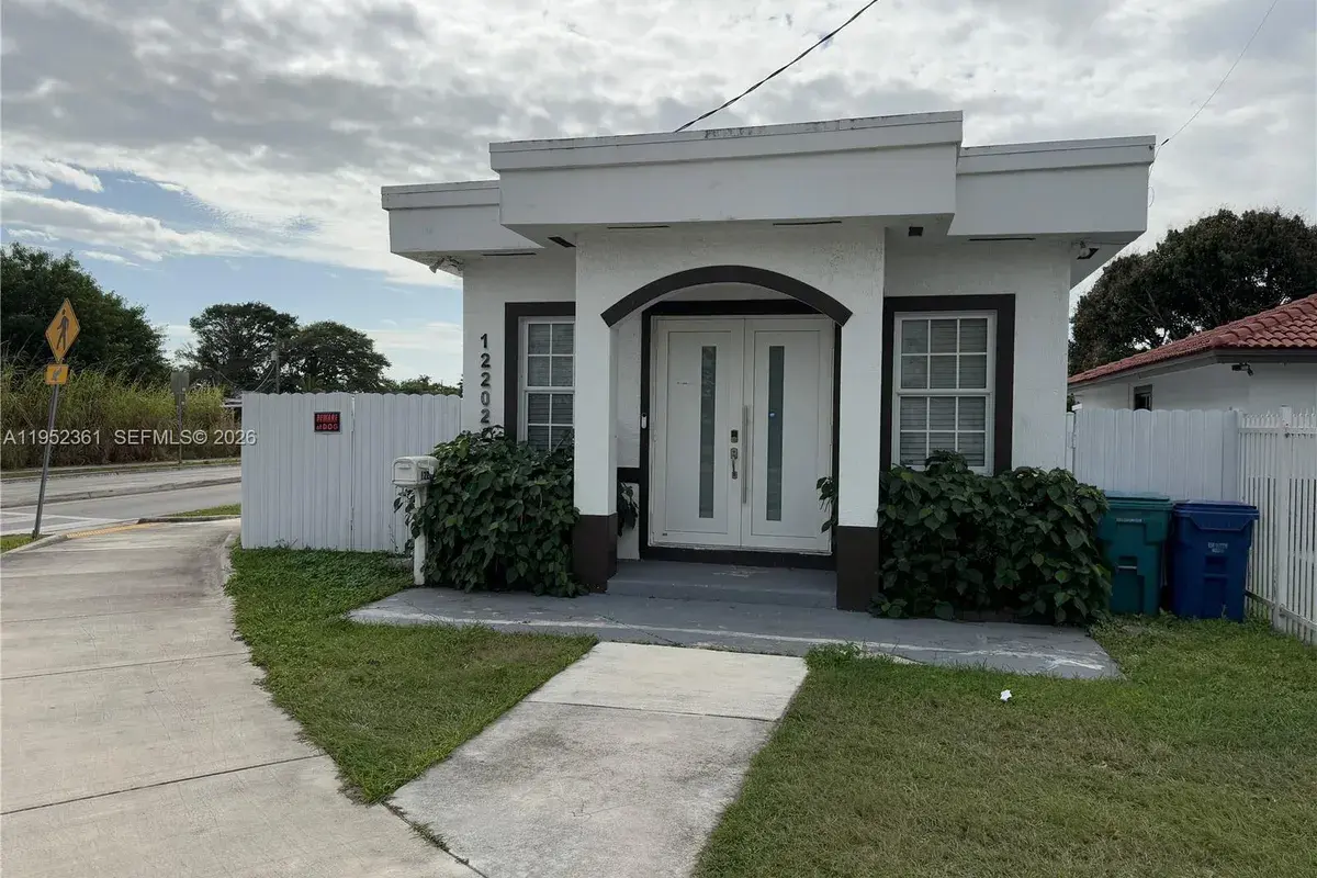 12202 SW 216th St, Miami FL 33170