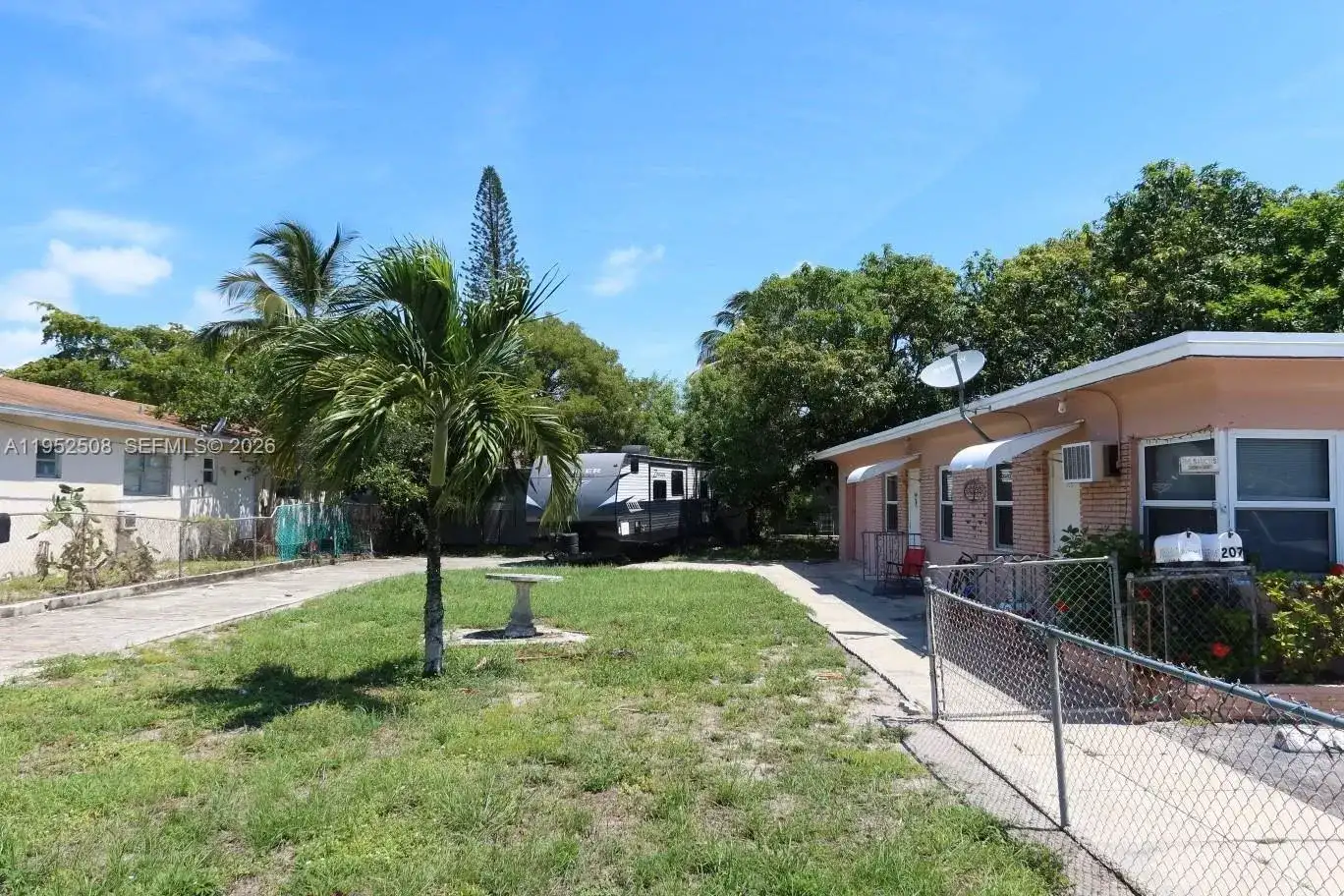 205 SE 10th St, Hallandale Beach FL 33009 photo 5