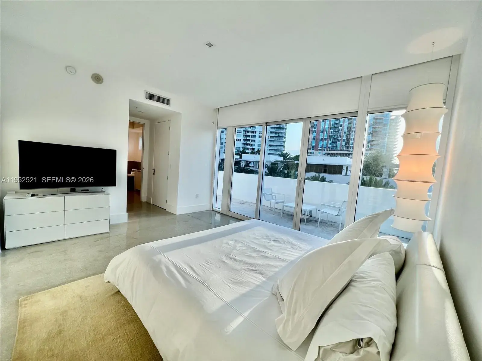 50 S Pointe Dr, Miami Beach FL 33139