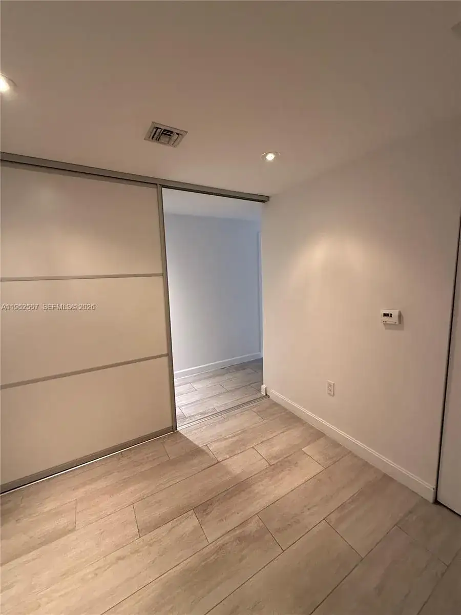 45 SW 9th St # 1004, Miami FL 33130 photo 3