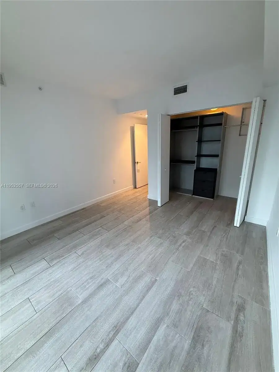 45 SW 9th St # 1004, Miami FL 33130 photo 4