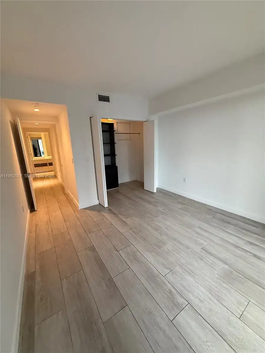 45 SW 9th St # 1004, Miami FL 33130 photo 5