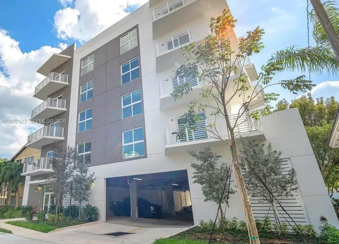 1938 Jackson St # 301, Hollywood FL 33020