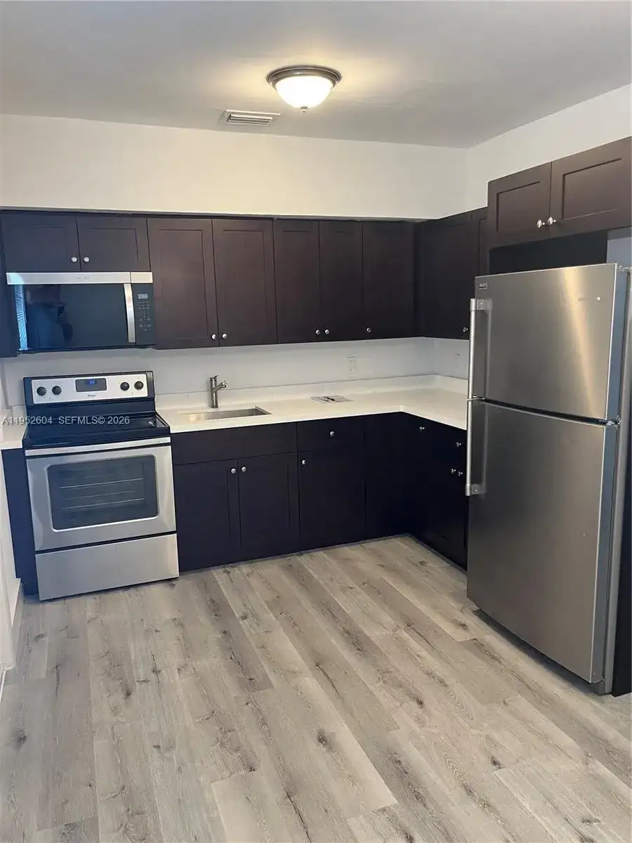 3330 NW 4th St, Miami FL 33125 photo 3
