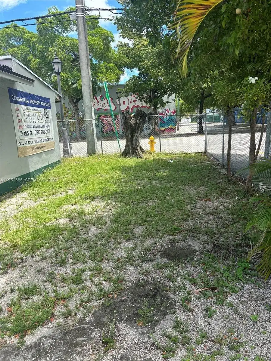 203 NW 35th St, Miami FL 33127 photo 3