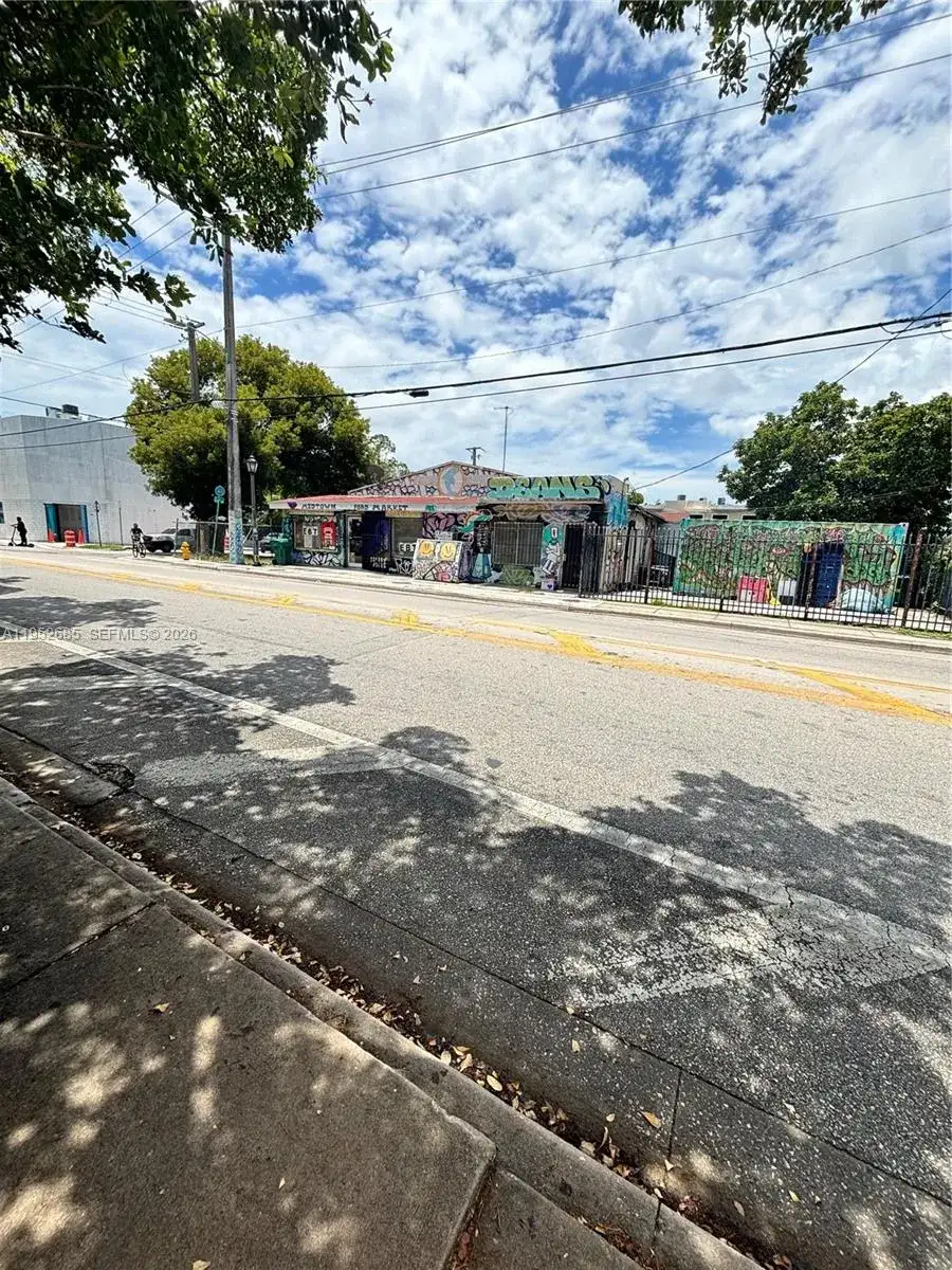 203 NW 35th St, Miami FL 33127 photo 4