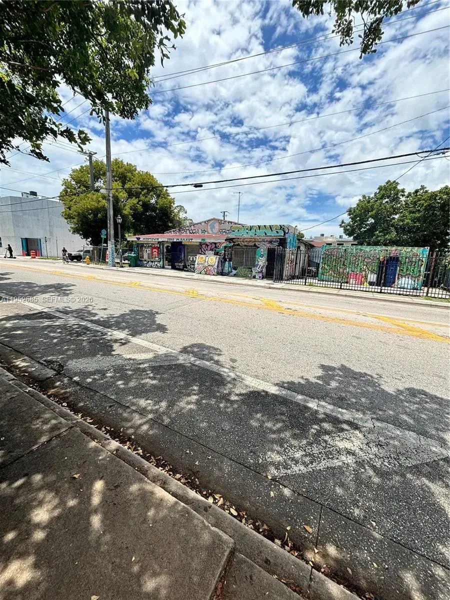 203 NW 35th St, Miami FL 33127