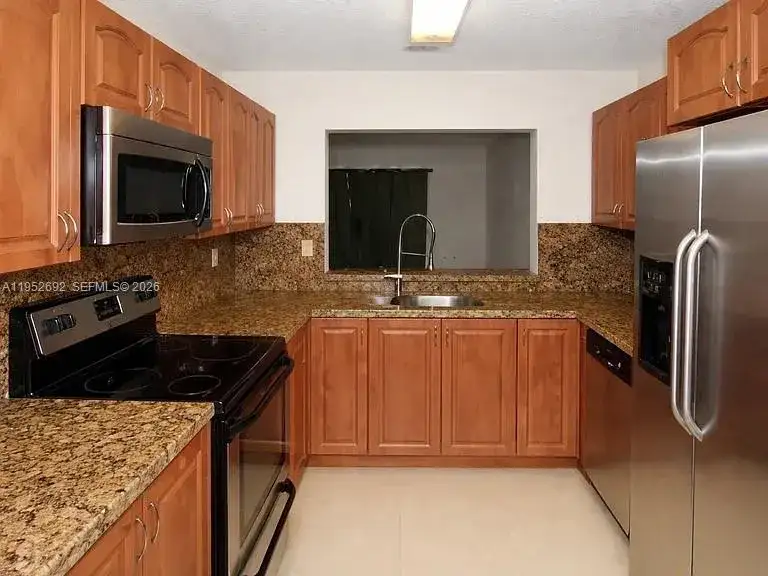 9457 N Palm Cir N # 9457, Pembroke Pines FL 33025 photo 4