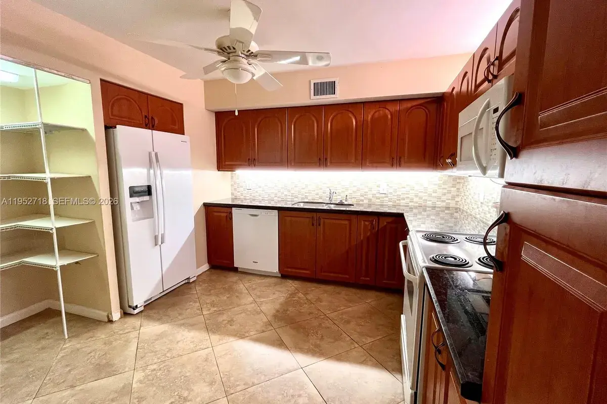2806 N 46th Ave # D537, Hollywood FL 33021