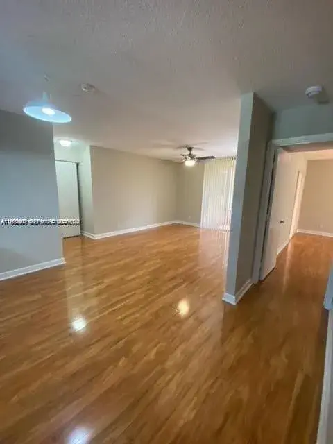 5841 Riverside Dr, Coral Springs FL 33067
