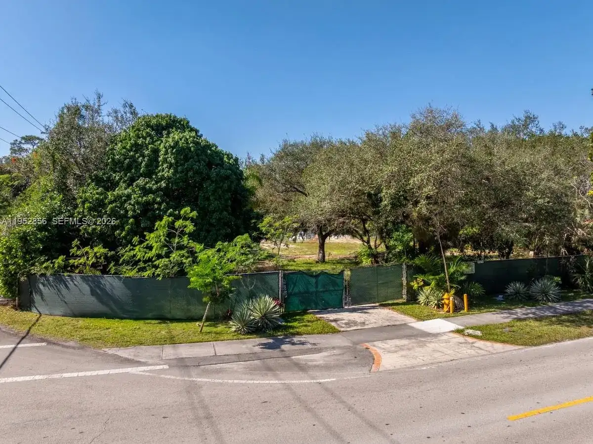 9790 SW 67th Ave, Pinecrest FL 33156 photo 2