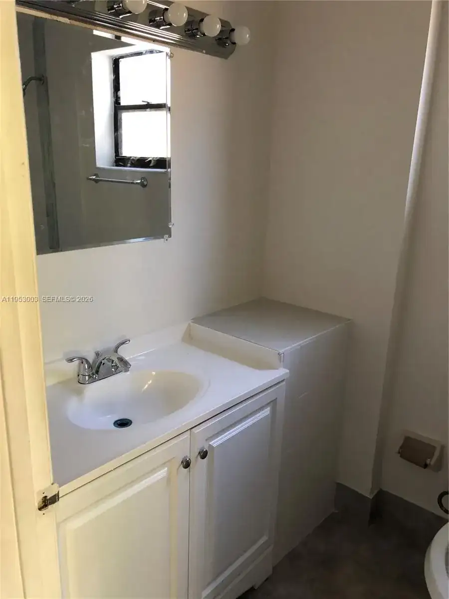 3864 SW 52nd Ave # 3864, Pembroke Park FL 33023 photo 4