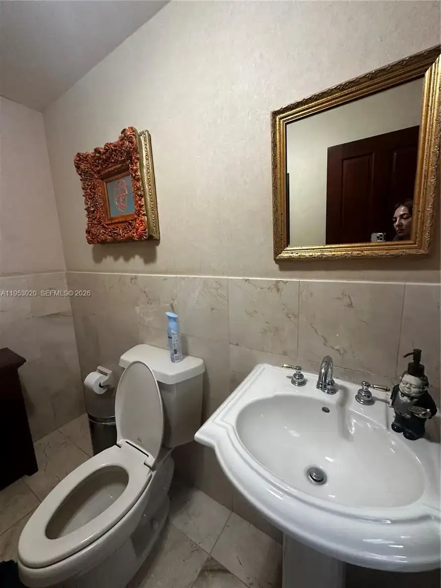 1105 SW 87th Ave, Miami FL 33174 photo 5