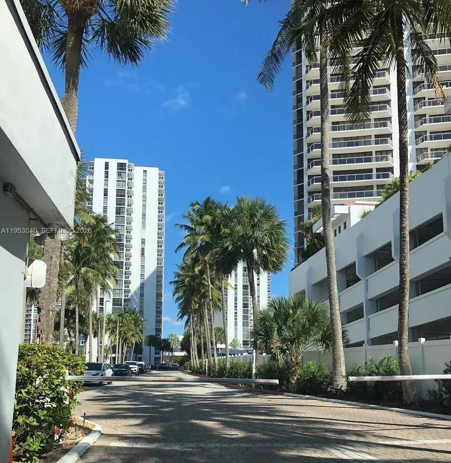 20515 E Country Club Dr # 1448, Aventura FL 33180