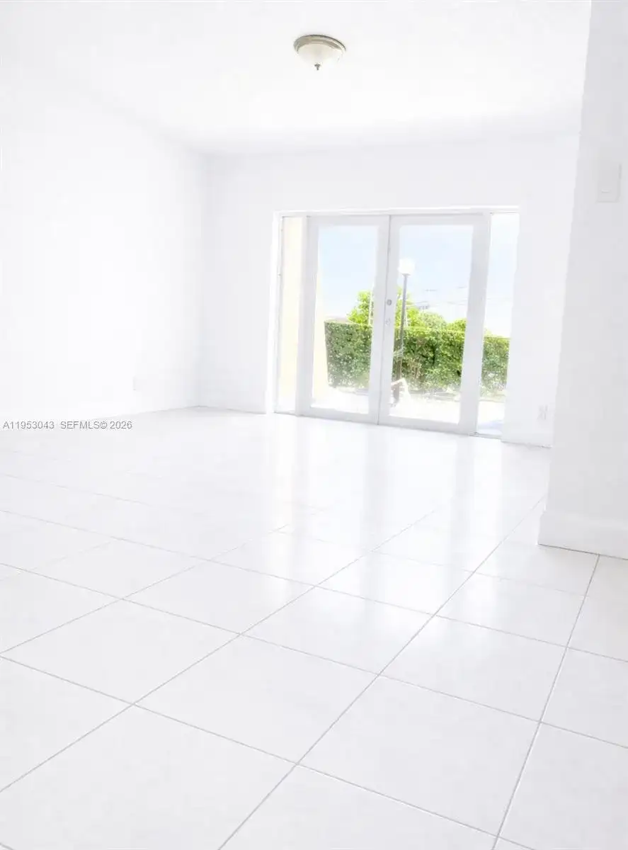13715 Kendale Lakes Cir # 116, Miami FL 33183 photo 2
