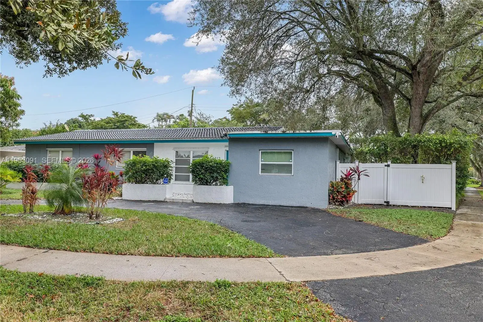 5712 Monroe St, Hollywood FL 33023 photo 2