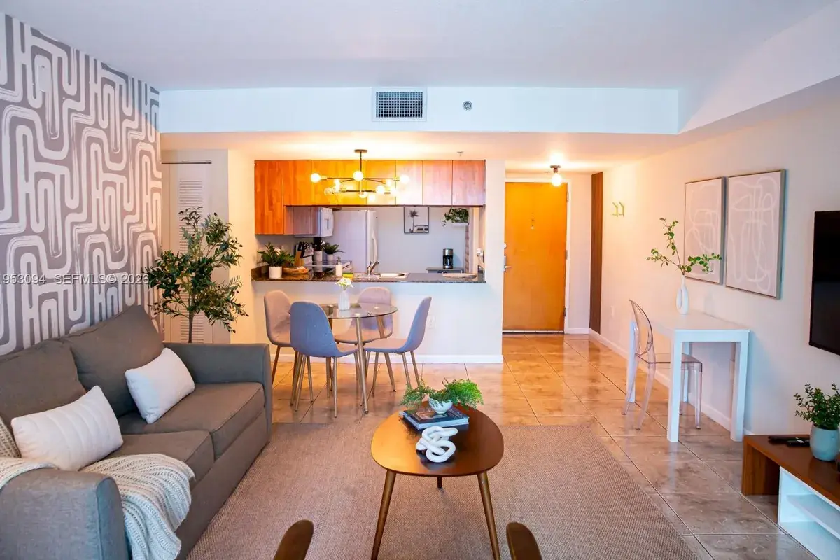 1200 Brickell Bay Dr # 3215, Miami FL 33131