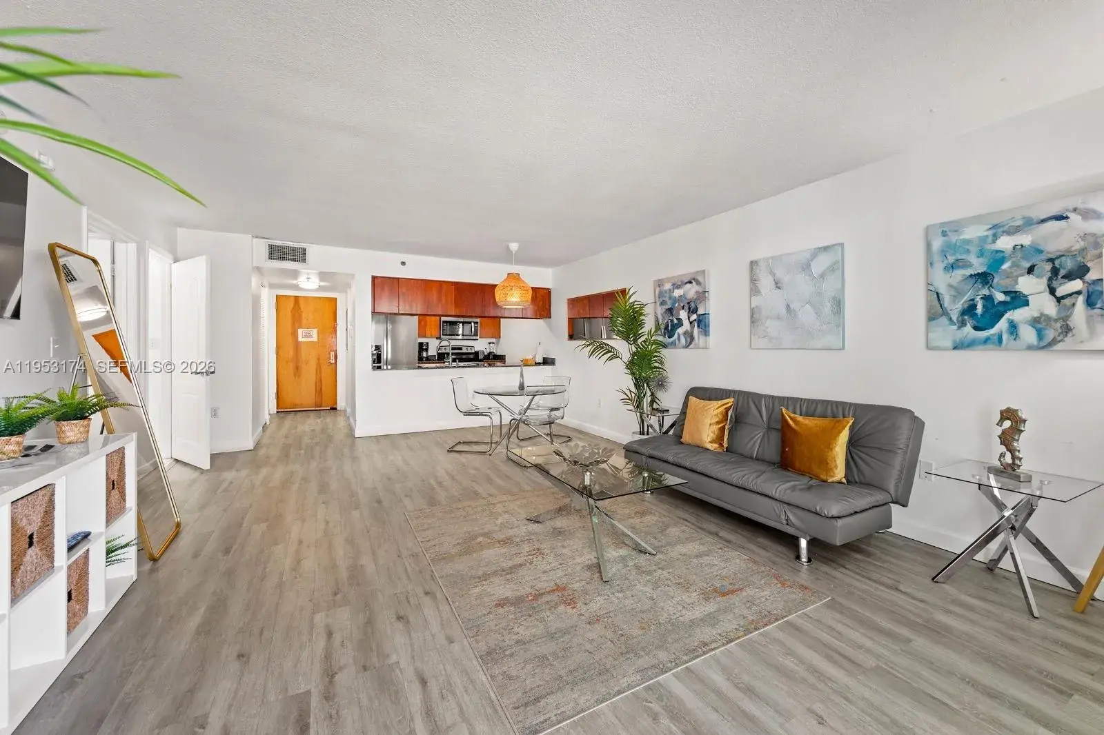 1200 Brickell Bay Dr # 2414, Miami FL 33131