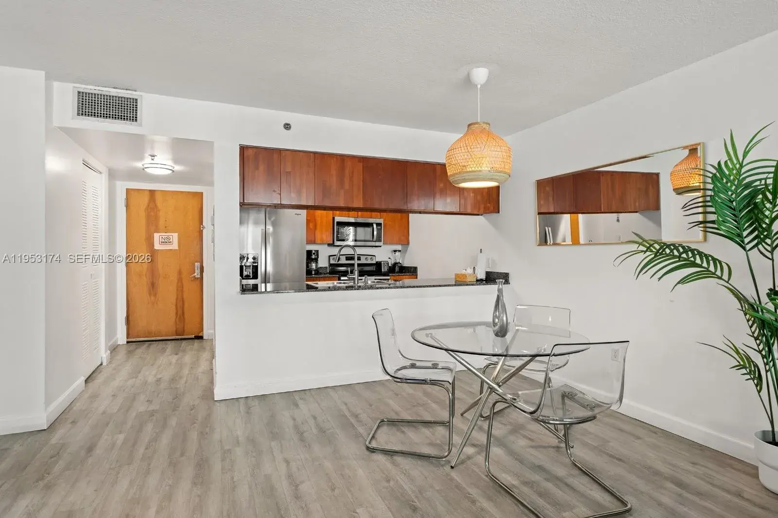 1200 Brickell Bay Dr # 2414, Miami FL 33131