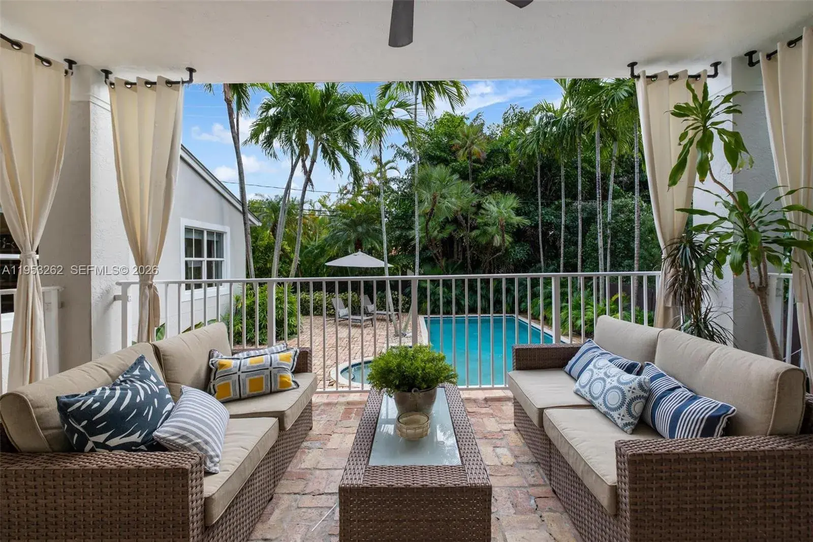 164 W Mashta Dr, Key Biscayne FL 33149
