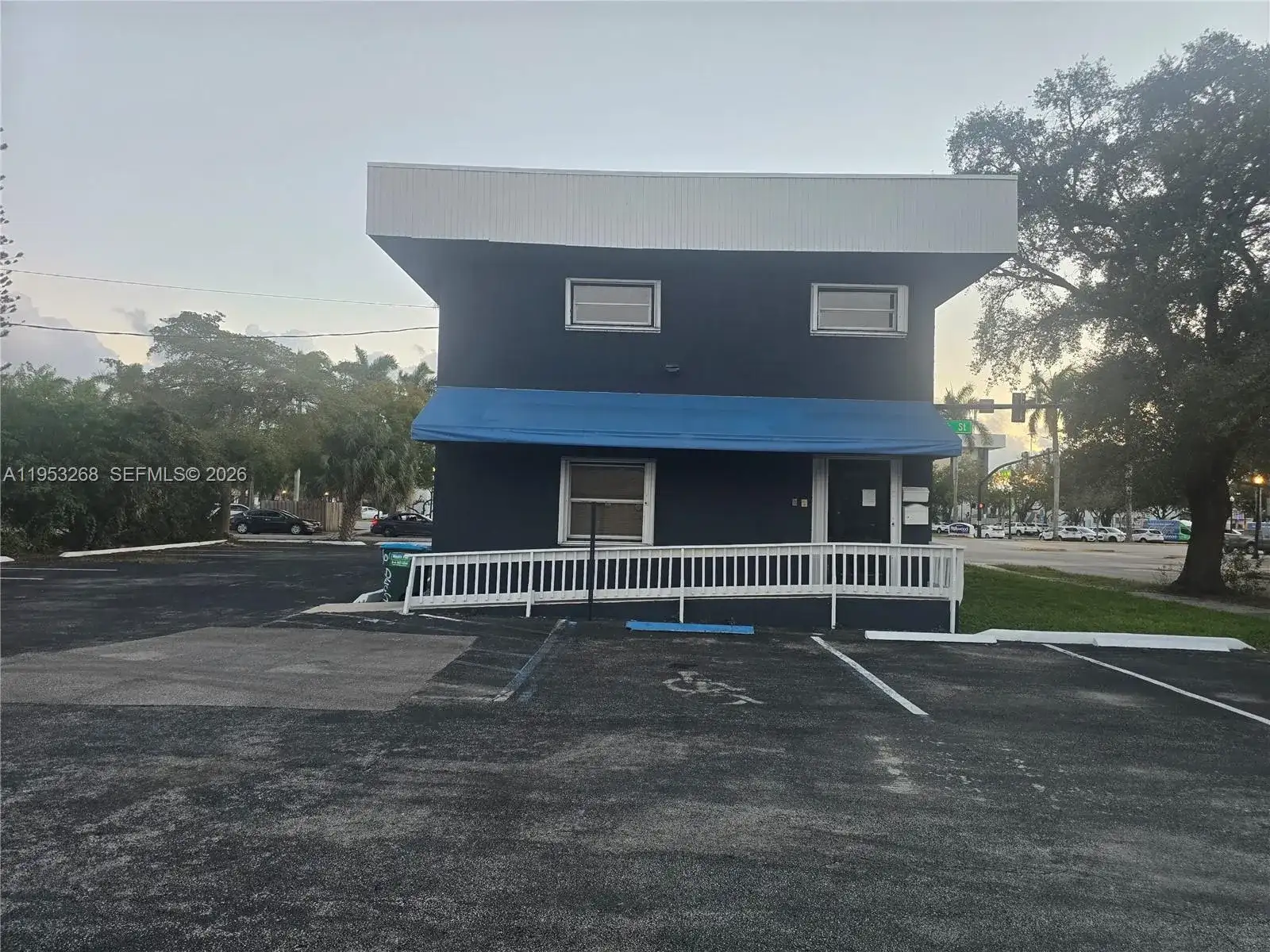 2555 Polk St, Hollywood FL 33020 photo 2