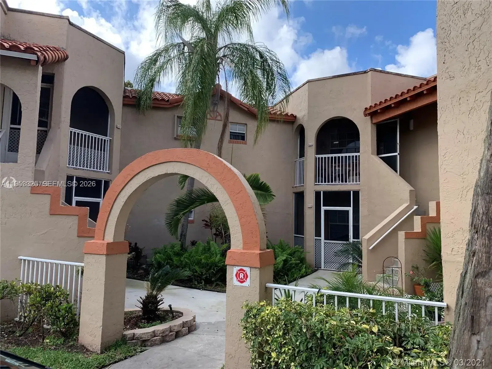 433 SW 86th Ave # 108, Pembroke Pines FL 33025 photo 2