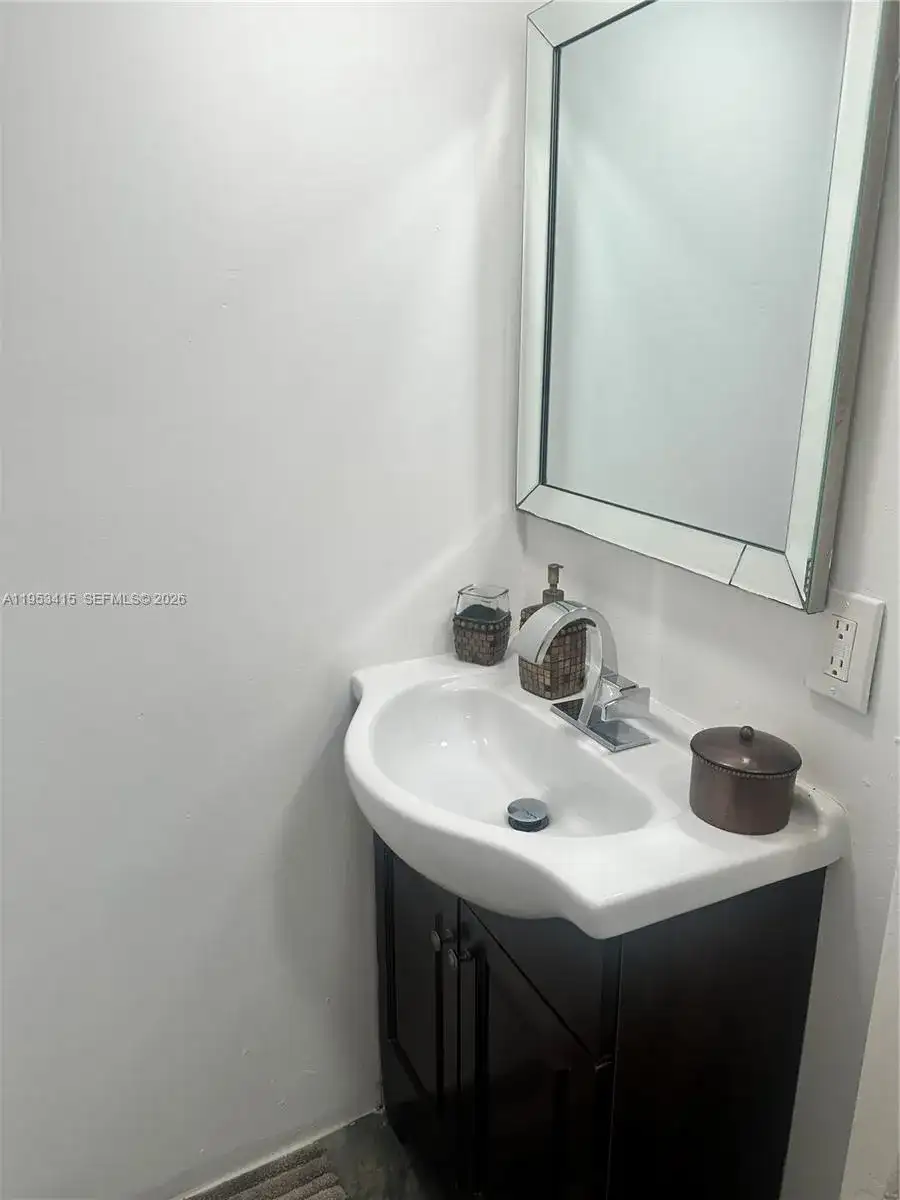1044 SW 145th Ct, Miami FL 33184 photo 4