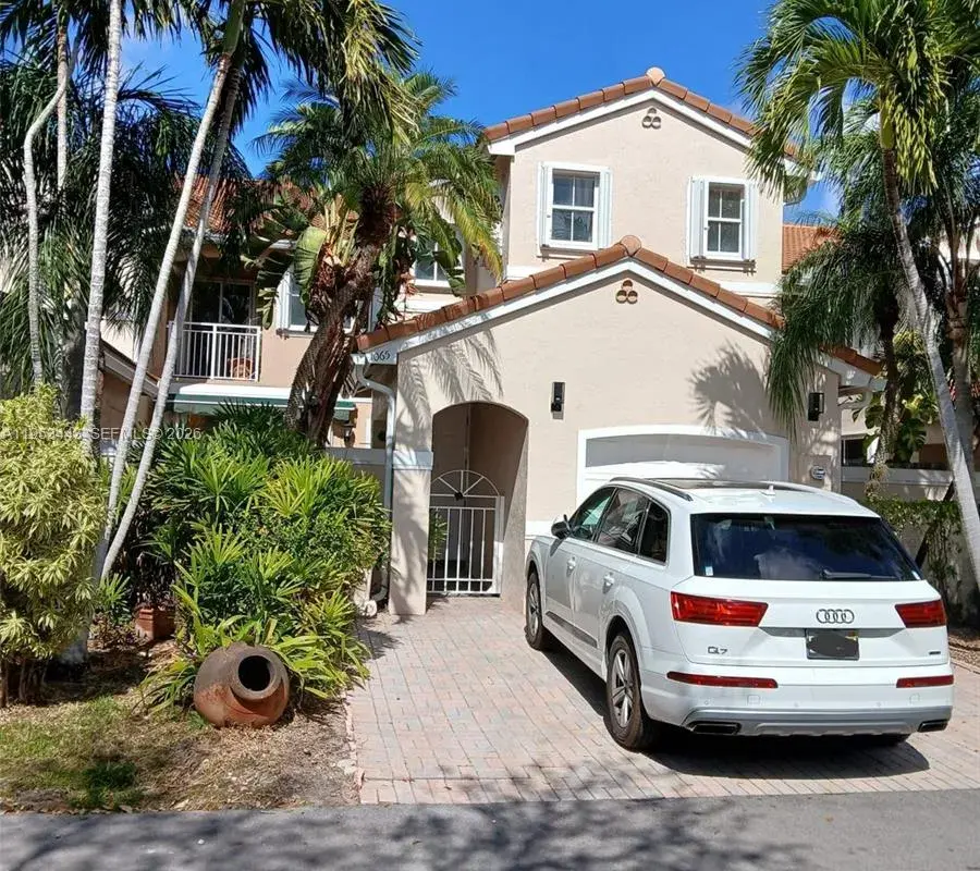 1065 River Birch St # 1065, Hollywood FL 33019