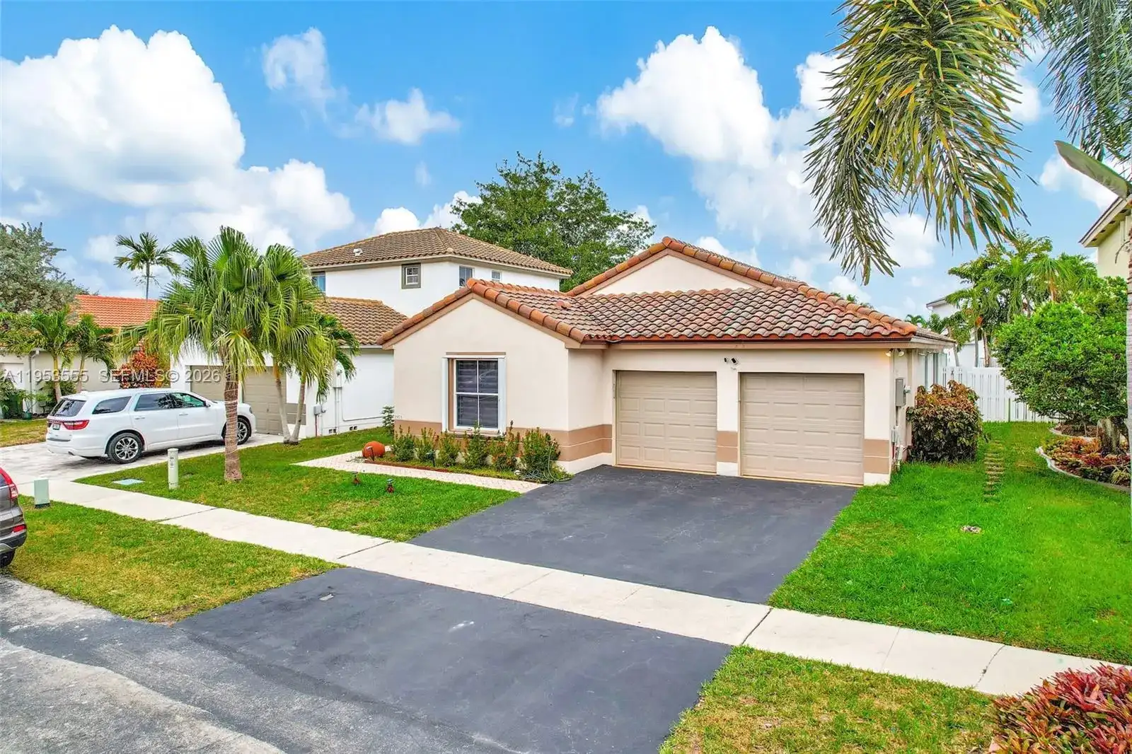 1975 NW 191st Ave, Pembroke Pines FL 33029 photo 2
