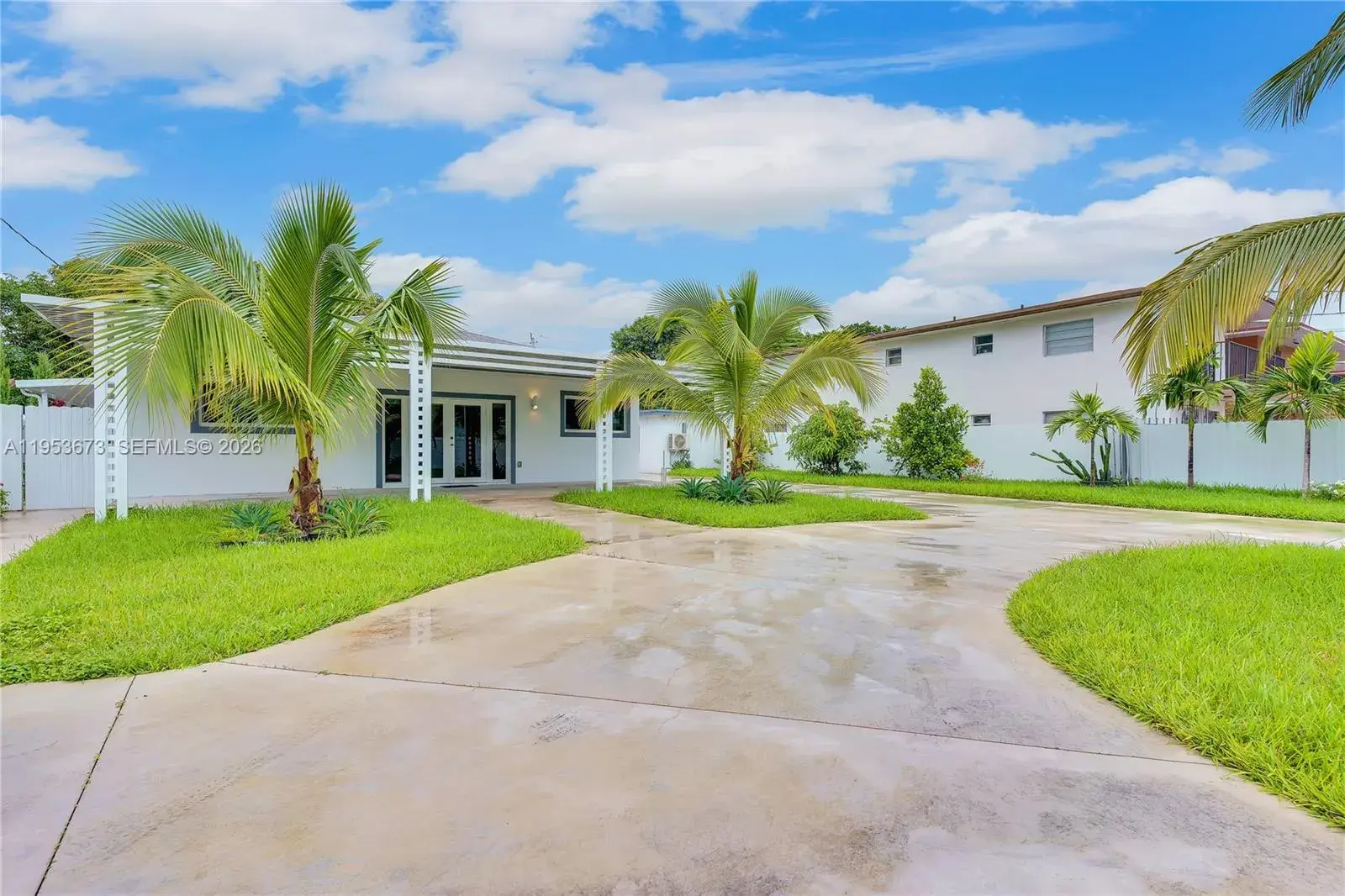2247 NW 2nd St, Miami FL 33125