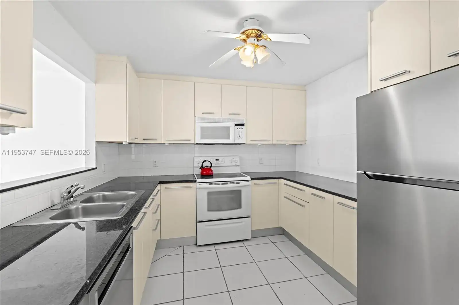 2780 NE 183rd St # 1911, Aventura FL 33160 photo 3