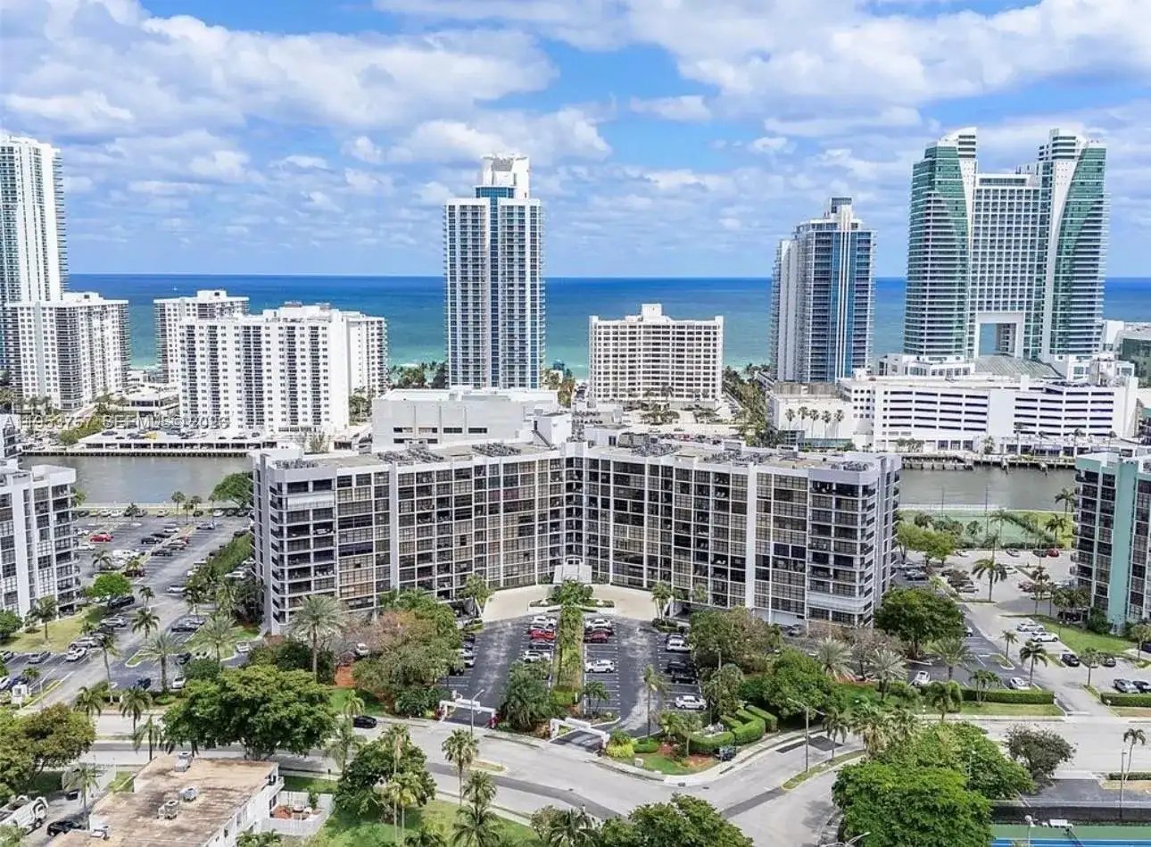 1000 Parkview Dr # 528, Hallandale Beach FL 33009 photo 3