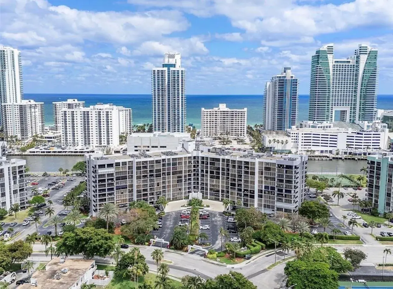 1000 Parkview Dr # 528, Hallandale Beach FL 33009