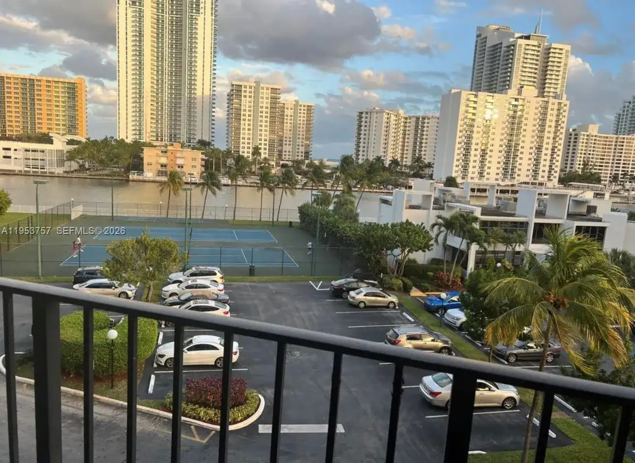 1000 Parkview Dr # 528, Hallandale Beach FL 33009 photo 4