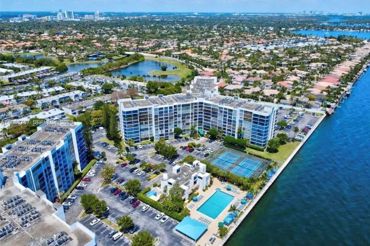 1000 Parkview Dr # 528, Hallandale Beach FL 33009